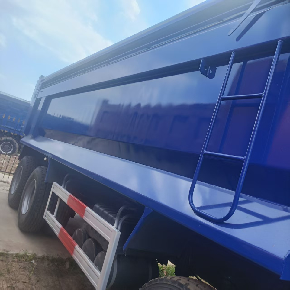 SINOTRUK HOWO NX400 8X4 - Camión volquete: foto 3 SINOTRUK HOWO NX400 8X4 - Camión volquete: foto 3