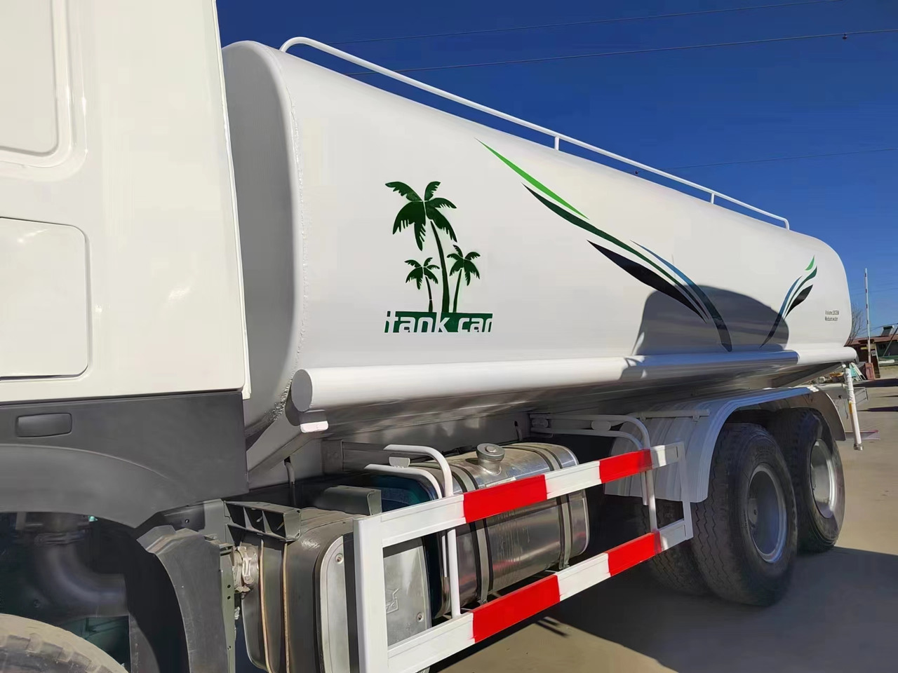 SINOTRUK HOWO Water Tanker CLICK HERE FOR DISCOUNT - Camión cisterna: foto 4 SINOTRUK HOWO Water Tanker CLICK HERE FOR DISCOUNT - Camión cisterna: foto 4