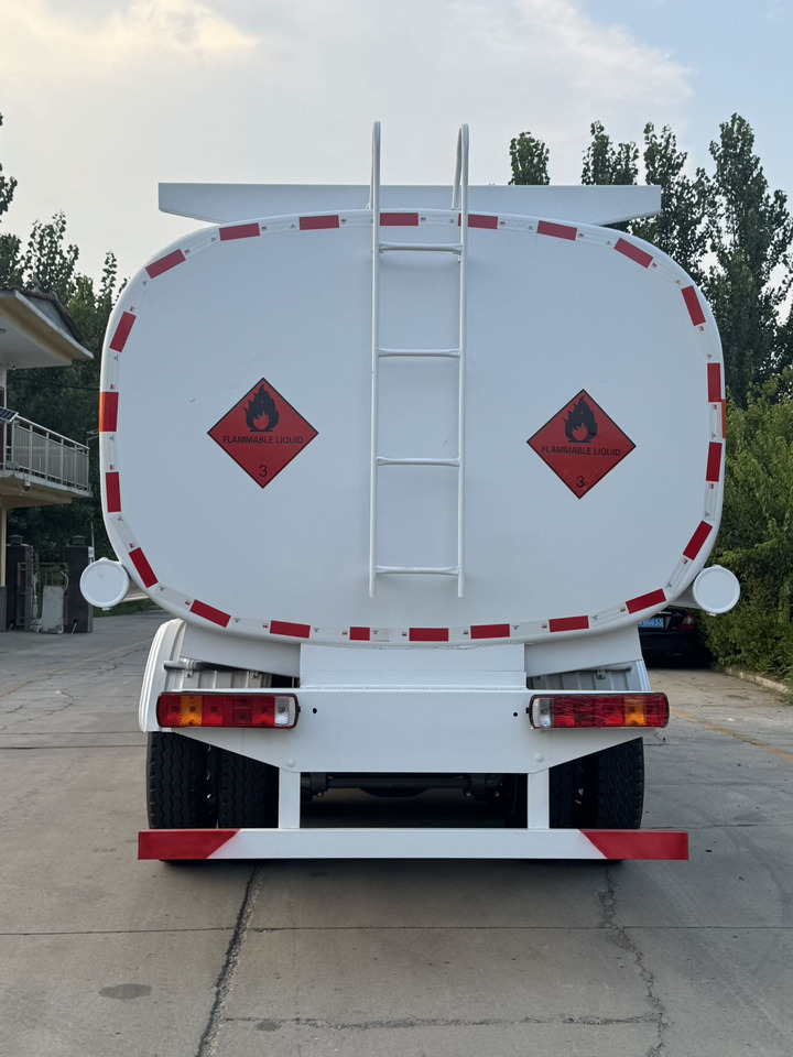SINOTRUK Howo Fuel Tanker Click Here For DISCOUNT - Camión cisterna: foto 4 SINOTRUK Howo Fuel Tanker Click Here For DISCOUNT - Camión cisterna: foto 4