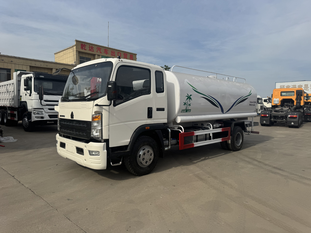SINOTRUK Howo Water Tanker Click Here For DISCOUNT - Camión cisterna: foto 1 SINOTRUK Howo Water Tanker Click Here For DISCOUNT - Camión cisterna: foto 1