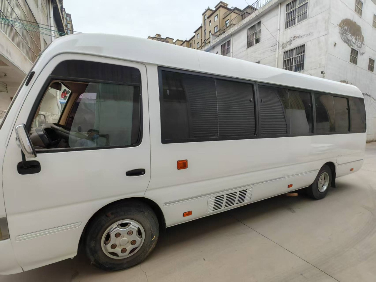 TOYOTA White Mini Bus 29 Seats Click Here for Discount - Autocar: foto 4 TOYOTA White Mini Bus 29 Seats Click Here for Discount - Autocar: foto 4