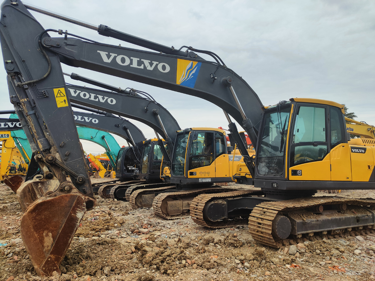 VOLVO EC220D - Excavadora de cadenas: foto 1 VOLVO EC220D - Excavadora de cadenas: foto 1