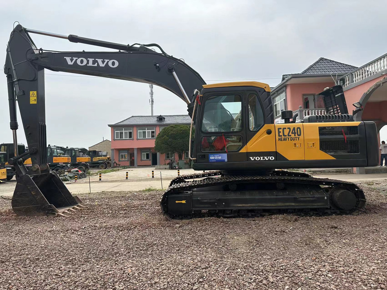 VOLVO Excavator EC240 - Excavadora: foto 1 VOLVO Excavator EC240 - Excavadora: foto 1