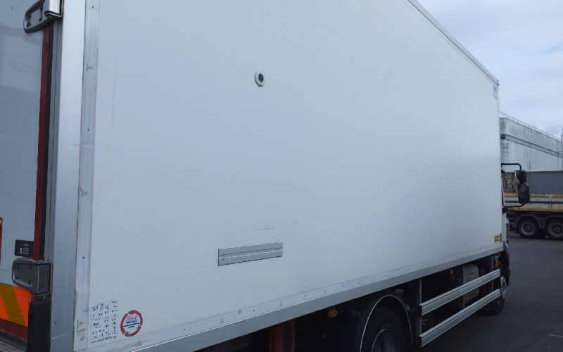 Camion Porteur FRIGO 14 TONNES 250 CV HAYON CARROSSERIE KLEGE MONO TEMP GROUPE CARRIER SUPRA 85 - Camión frigorífico: foto 3 Camion Porteur FRIGO 14 TONNES 250 CV HAYON CARROSSERIE KLEGE MONO TEMP GROUPE CARRIER SUPRA 85 - Camión frigorífico: foto 3