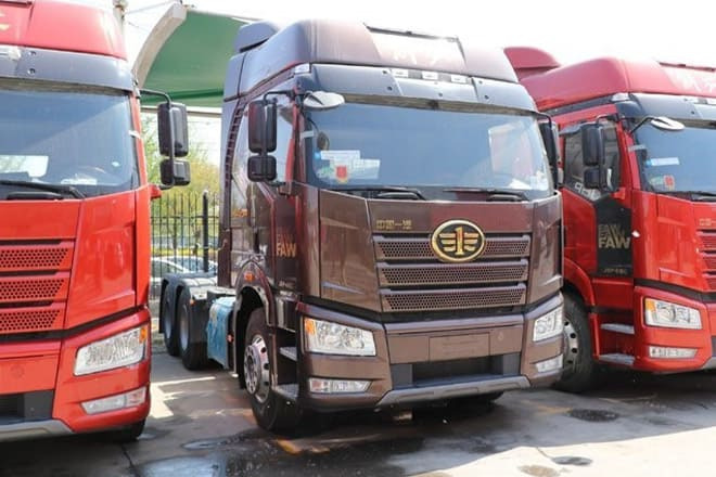 FAW Faw J6P 6X4 Tractor Head for Sale in Angola - Cabeza tractora: foto 2 FAW Faw J6P 6X4 Tractor Head for Sale in Angola - Cabeza tractora: foto 2