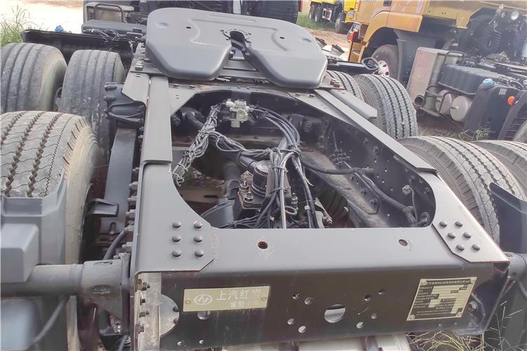 Hongyan Used Genlyon Truck Head for Sale - Cabeza tractora: foto 3 Hongyan Used Genlyon Truck Head for Sale - Cabeza tractora: foto 3