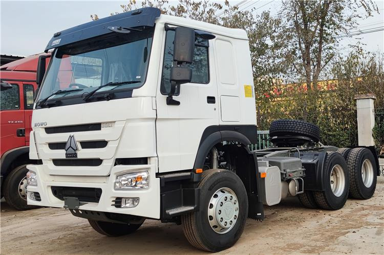 SINOTRUK Howo 380 hp 6x4 Truck Heafd for Sale In Nigeria Lagos - Cabeza tractora: foto 1 SINOTRUK Howo 380 hp 6x4 Truck Heafd for Sale In Nigeria Lagos - Cabeza tractora: foto 1