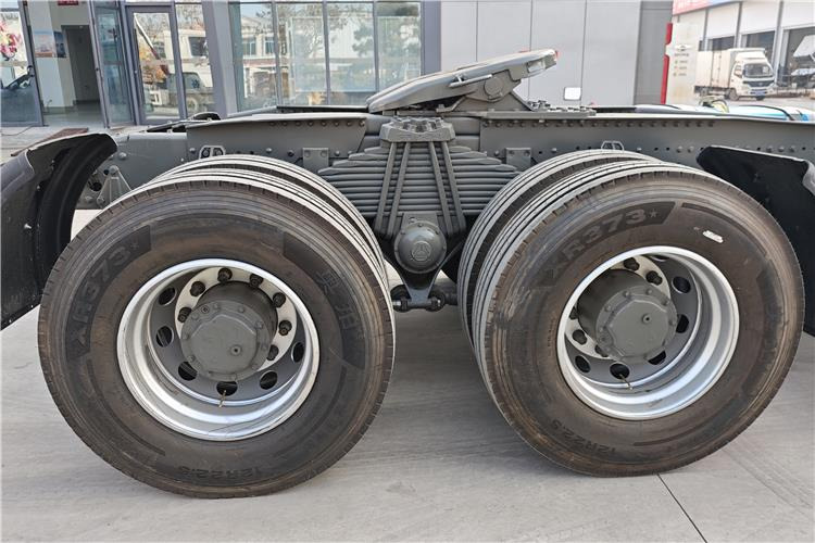 SINOTRUK Second Hand Howo 380hp 6x4 Truck Tractor for Sale In Tanzania - Cabeza tractora: foto 3 SINOTRUK Second Hand Howo 380hp 6x4 Truck Tractor for Sale In Tanzania - Cabeza tractora: foto 3