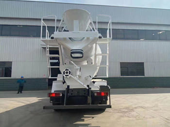 SINOTRUK Cement Mixer Truck for Sale in Zambia - Camión: foto 4 SINOTRUK Cement Mixer Truck for Sale in Zambia - Camión: foto 4