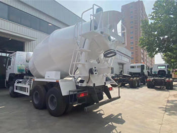 SINOTRUK Cement Mixer Truck for Sale in Zambia - Camión: foto 3 SINOTRUK Cement Mixer Truck for Sale in Zambia - Camión: foto 3