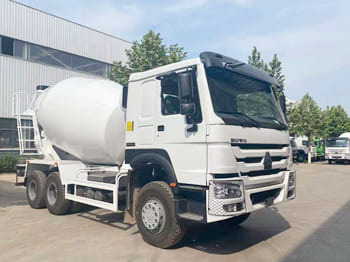 SINOTRUK Cement Mixer Truck for Sale in Zambia - Camión hormigonera: foto 2 SINOTRUK Cement Mixer Truck for Sale in Zambia - Camión hormigonera: foto 2