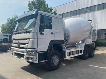 SINOTRUK Cement Mixer Truck for Sale in Zambia - Camión hormigonera: foto 1 SINOTRUK Cement Mixer Truck for Sale in Zambia - Camión hormigonera: foto 1