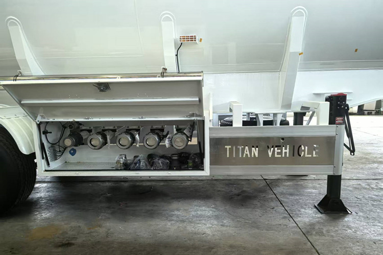 TITAN 40000 Liters Fuel Tanker Trailer for Sale in Zambia - Semirremolque cisterna: foto 2 TITAN 40000 Liters Fuel Tanker Trailer for Sale in Zambia - Semirremolque cisterna: foto 2