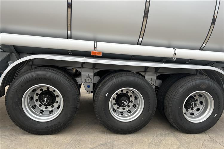 TITAN 55000 Liters Stainless Steel Tanker Semi Trailer In Kenya - Semirremolque cisterna: foto 4 TITAN 55000 Liters Stainless Steel Tanker Semi Trailer In Kenya - Semirremolque cisterna: foto 4
