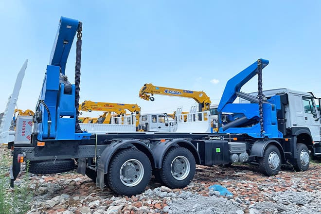 XCMG 37 Ton Side Lifter Truck for Sale in Angola - Camión portacontenedore/ Intercambiable: foto 1 XCMG 37 Ton Side Lifter Truck for Sale in Angola - Camión portacontenedore/ Intercambiable: foto 1