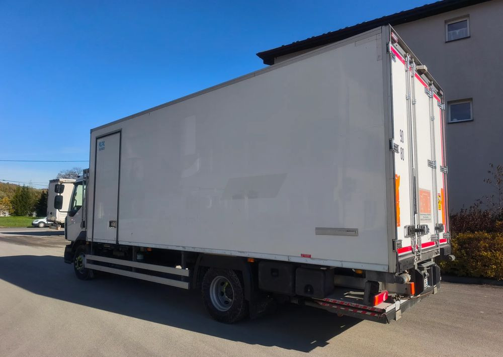 Renault GAMA D 16.250  chłodnia izoterma 16 palet klima - Camión frigorífico: foto 4 Renault GAMA D 16.250  chłodnia izoterma 16 palet klima - Camión frigorífico: foto 4