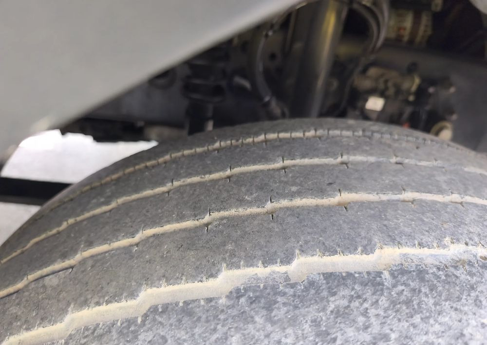 Renault Gama D 210 rama do zabudowy poduszka klima - Camión chasis: foto 5 Renault Gama D 210 rama do zabudowy poduszka klima - Camión chasis: foto 5