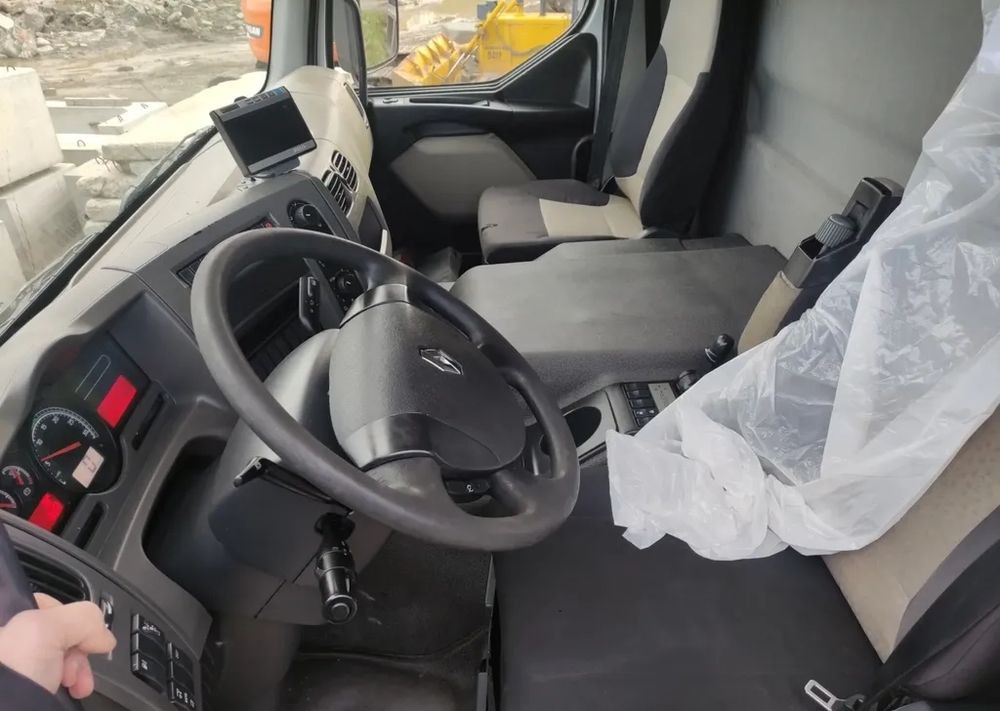 Renault Premium 26.380 Dxi 6x2 rama do zabudowy - Camión chasis: foto 5 Renault Premium 26.380 Dxi 6x2 rama do zabudowy - Camión chasis: foto 5