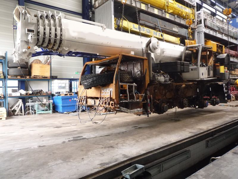 Liebherr LTM 1070-4.2 for parts - Autogrúa: foto 1 Liebherr LTM 1070-4.2 for parts - Autogrúa: foto 1