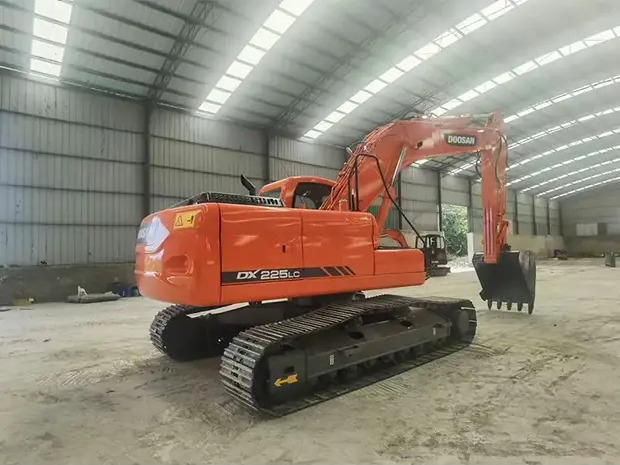 2022 Doosan DX225 - Excavadora de cadenas: foto 5 2022 Doosan DX225 - Excavadora de cadenas: foto 5
