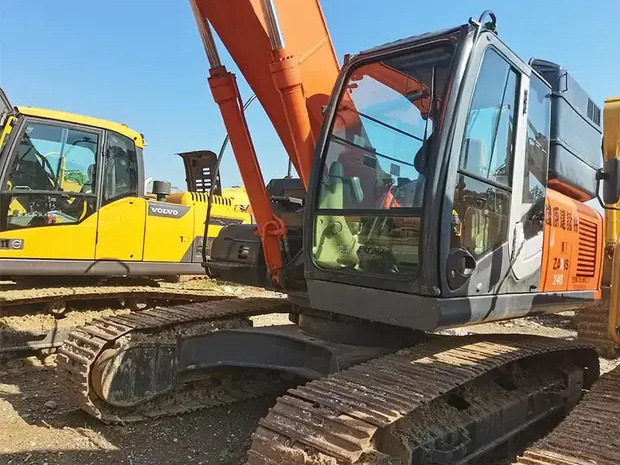 2022 Hitachi ZX240 - Excavadora de cadenas: foto 4 2022 Hitachi ZX240 - Excavadora de cadenas: foto 4