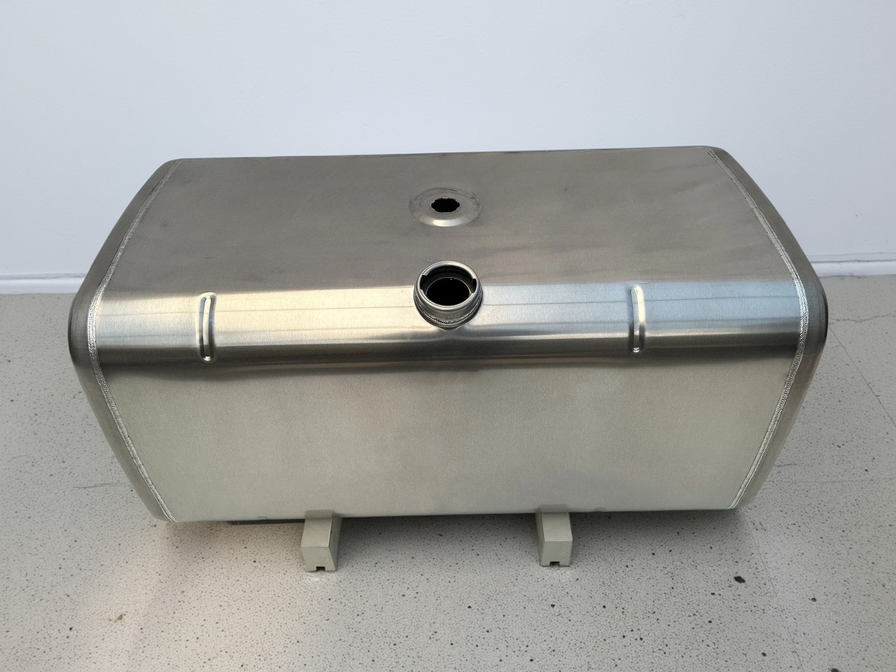 IVECO  - Depósito de combustible: foto 1 IVECO  - Depósito de combustible: foto 1