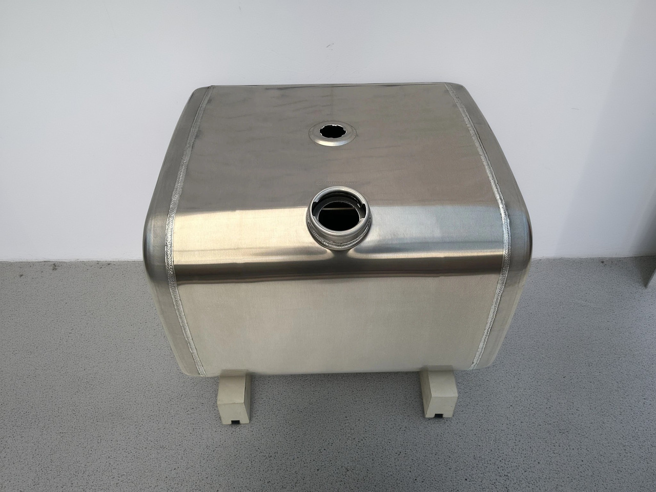 IVECO  - Depósito de combustible: foto 1 IVECO  - Depósito de combustible: foto 1