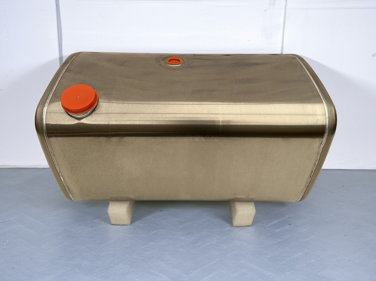 VOLVO - Depósito de combustible: foto 1 VOLVO - Depósito de combustible: foto 1