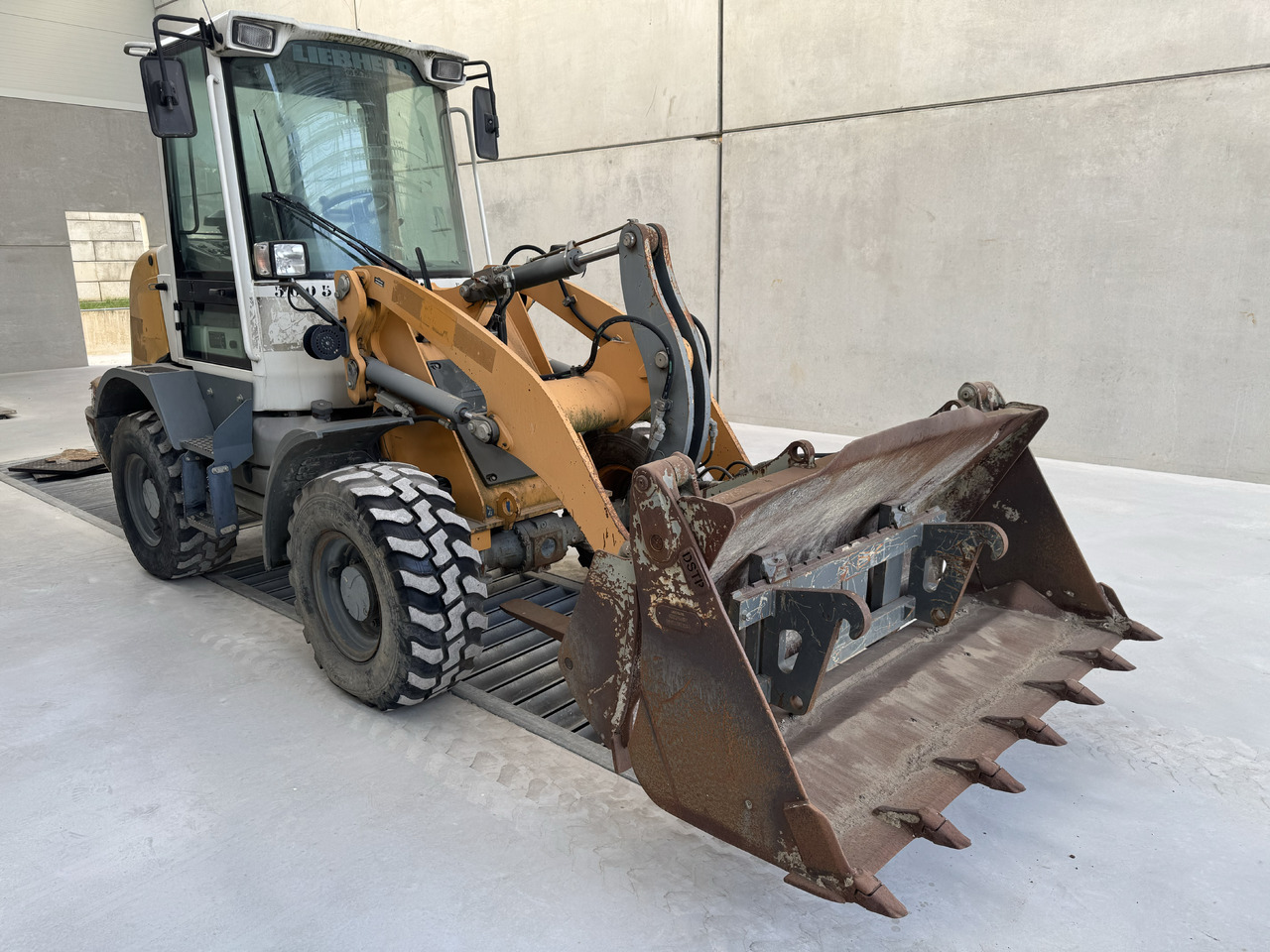 LIEBHERR L 506 - Excavadora de ruedas: foto 4 LIEBHERR L 506 - Excavadora de ruedas: foto 4
