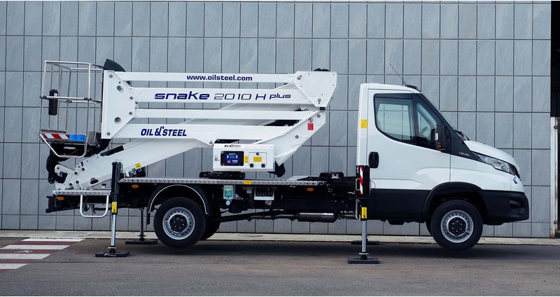 Oil & Steel Snake 2010 HE PLUS Sobre IVECO 35S14 Distancia entre ejes 3750 mm - Camión con plataforma elevadora: foto 1 Oil & Steel Snake 2010 HE PLUS Sobre IVECO 35S14 Distancia entre ejes 3750 mm - Camión con plataforma elevadora: foto 1