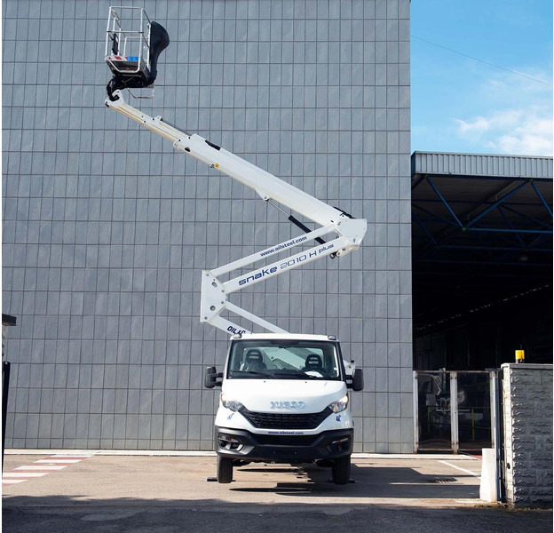 Oil & Steel Snake 2010 HE PLUS Sobre IVECO 35S14 Distancia entre ejes 3750 mm - Camión con plataforma elevadora: foto 2 Oil & Steel Snake 2010 HE PLUS Sobre IVECO 35S14 Distancia entre ejes 3750 mm - Camión con plataforma elevadora: foto 2