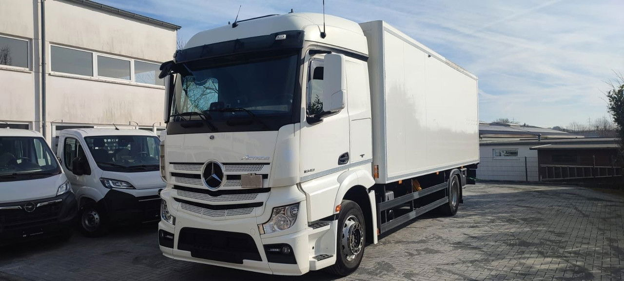 Mercedes-Benz Actros 1843 1843-Vermietung - LBW Voll-Luft-gefedert - Camión caja cerrada: foto 1 Mercedes-Benz Actros 1843 1843-Vermietung - LBW Voll-Luft-gefedert - Camión caja cerrada: foto 1