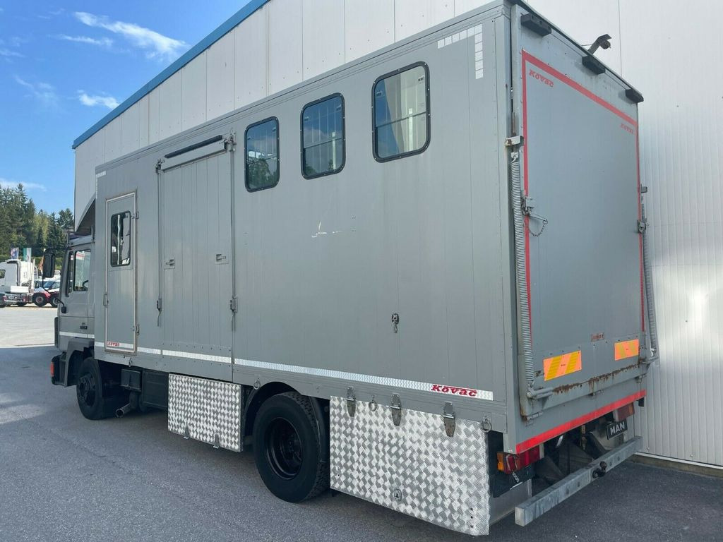 MAN 12.192 Pferdetransporter MAN 12.192 Pferdetransporter - Camión para caballos: foto 4 MAN 12.192 Pferdetransporter MAN 12.192 Pferdetransporter - Camión para caballos: foto 4