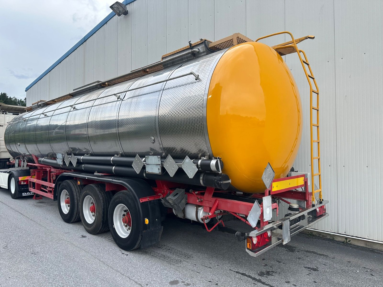 Schwarzmüller Chemi L4BH 42050L Lift BPW - Semirremolque cisterna: foto 3 Schwarzmüller Chemi L4BH 42050L Lift BPW - Semirremolque cisterna: foto 3