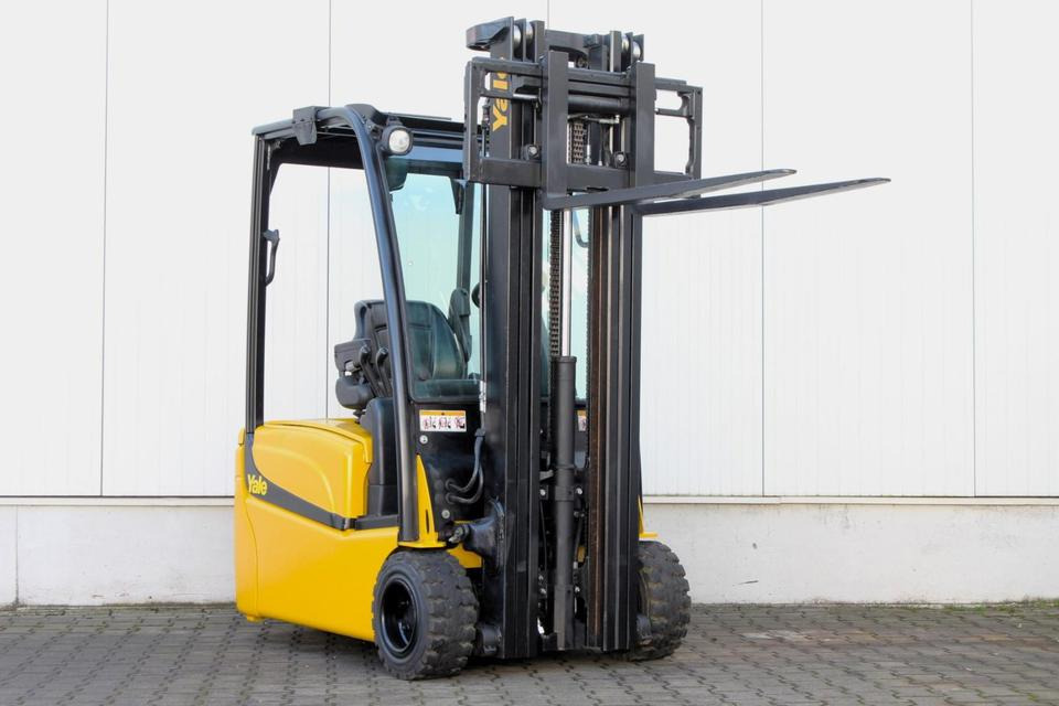 YALE ERP18VT Triplex 5,2m 1800kg - Carretilla elevadora eléctrica: foto 4 YALE ERP18VT Triplex 5,2m 1800kg - Carretilla elevadora eléctrica: foto 4