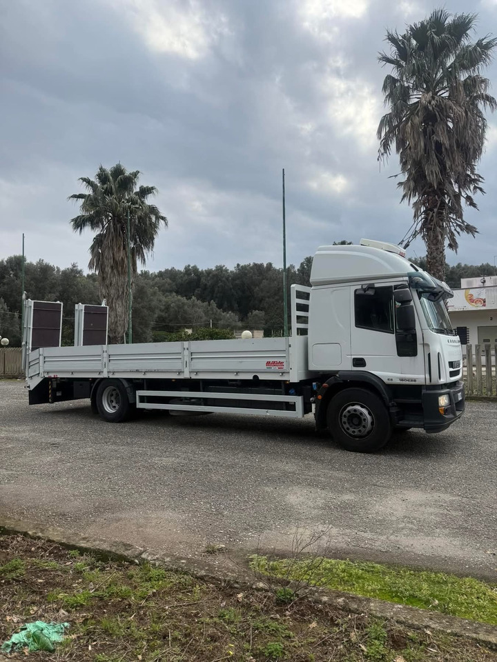 IVECO 180E Pianale Con Rampe Nuovo di fabbrica - Camión caja abierta: foto 1 IVECO 180E Pianale Con Rampe Nuovo di fabbrica - Camión caja abierta: foto 1