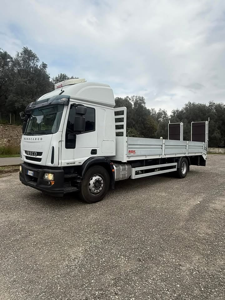 IVECO 180E Pianale Con Rampe Nuovo di fabbrica - Camión caja abierta: foto 5 IVECO 180E Pianale Con Rampe Nuovo di fabbrica - Camión caja abierta: foto 5
