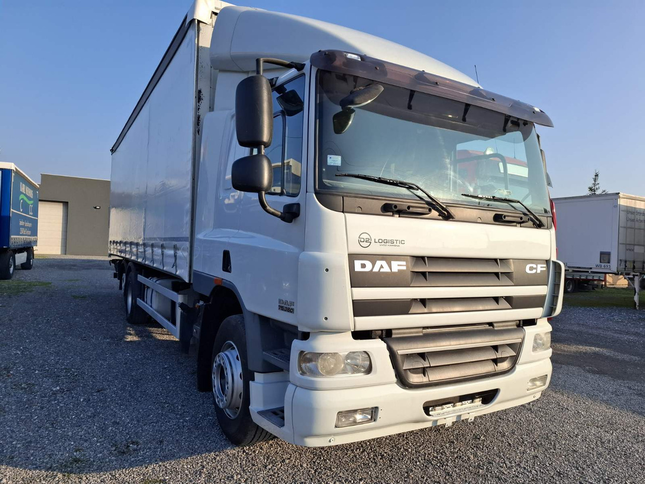 DAF CF 75.360 8,5m - Camión lona: foto 1 DAF CF 75.360 8,5m - Camión lona: foto 1