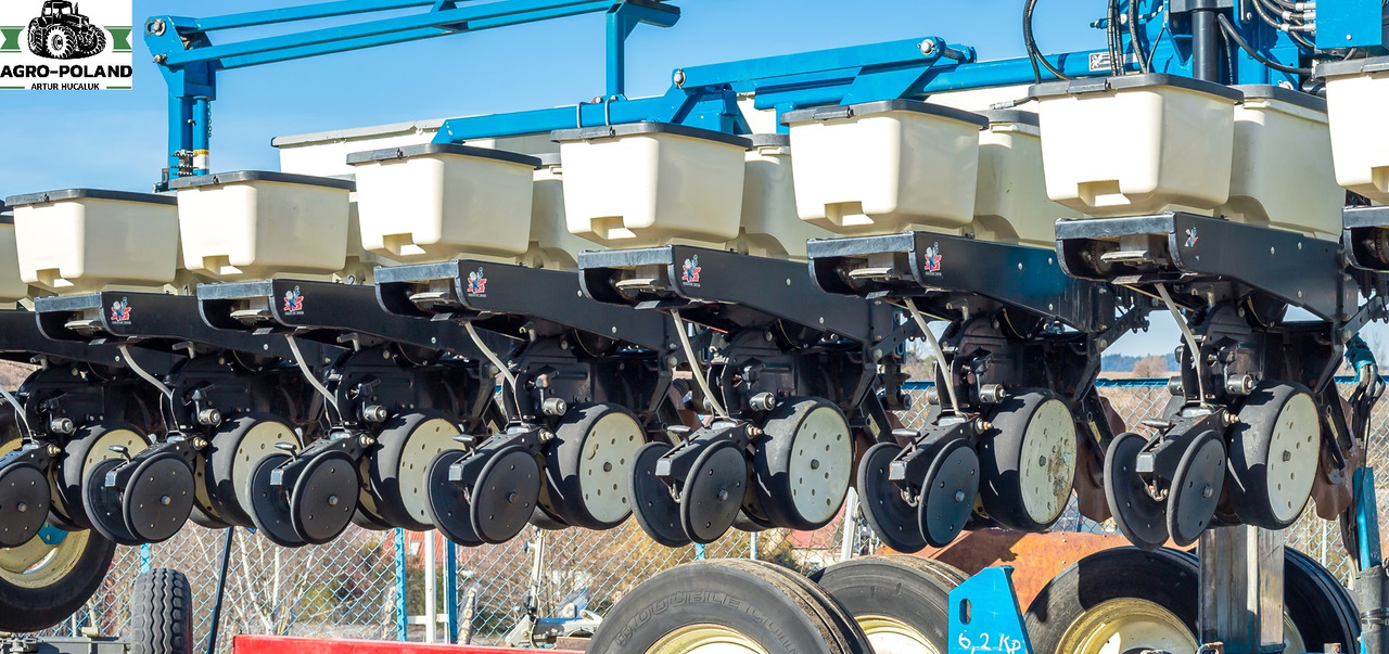 KINZE 3600 - 2006 ROK - 12 RZĘDOWY + ZBIORNIK NA NAWÓZ I MIKROELEMENTY - Sembradora de precisión: foto 4 KINZE 3600 - 2006 ROK - 12 RZĘDOWY + ZBIORNIK NA NAWÓZ I MIKROELEMENTY - Sembradora de precisión: foto 4
