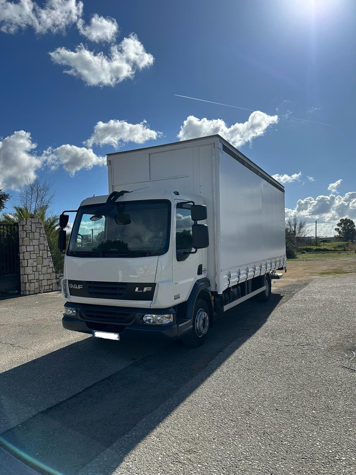DAF LF 45.250 - Camión lona: foto 1 DAF LF 45.250 - Camión lona: foto 1