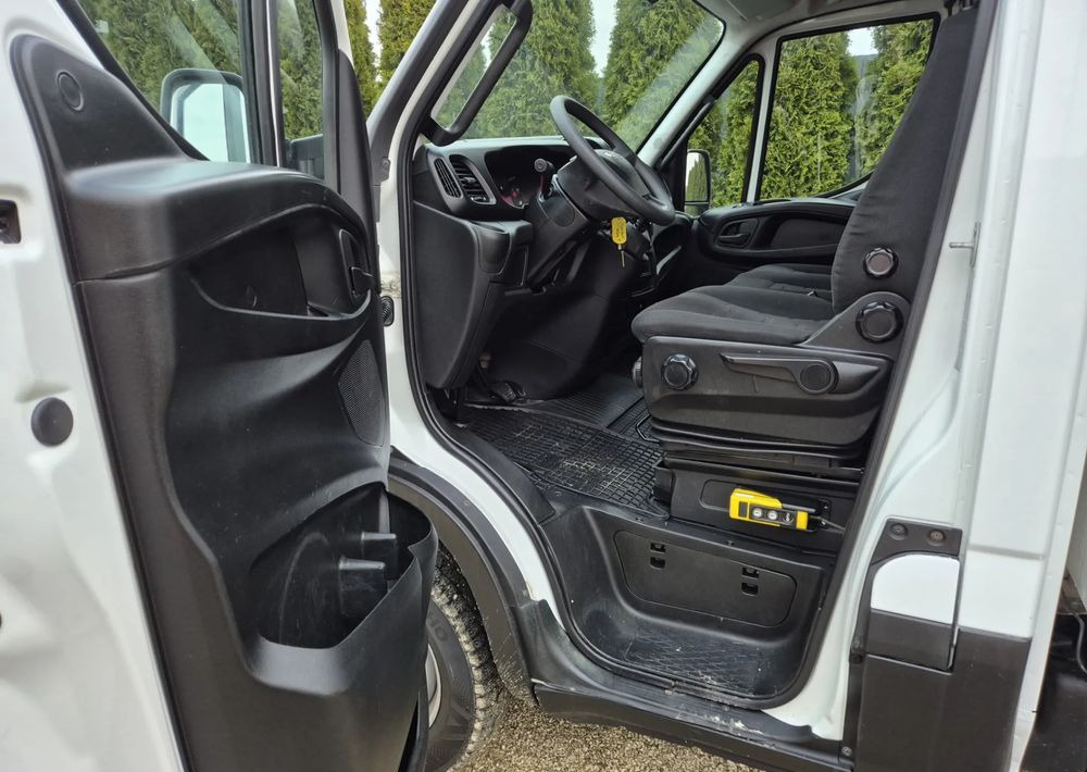 Iveco IVECO 35C17 3.0 170KM *HIMATIC* - Furgoneta basculante: foto 5 Iveco IVECO 35C17 3.0 170KM *HIMATIC* - Furgoneta basculante: foto 5