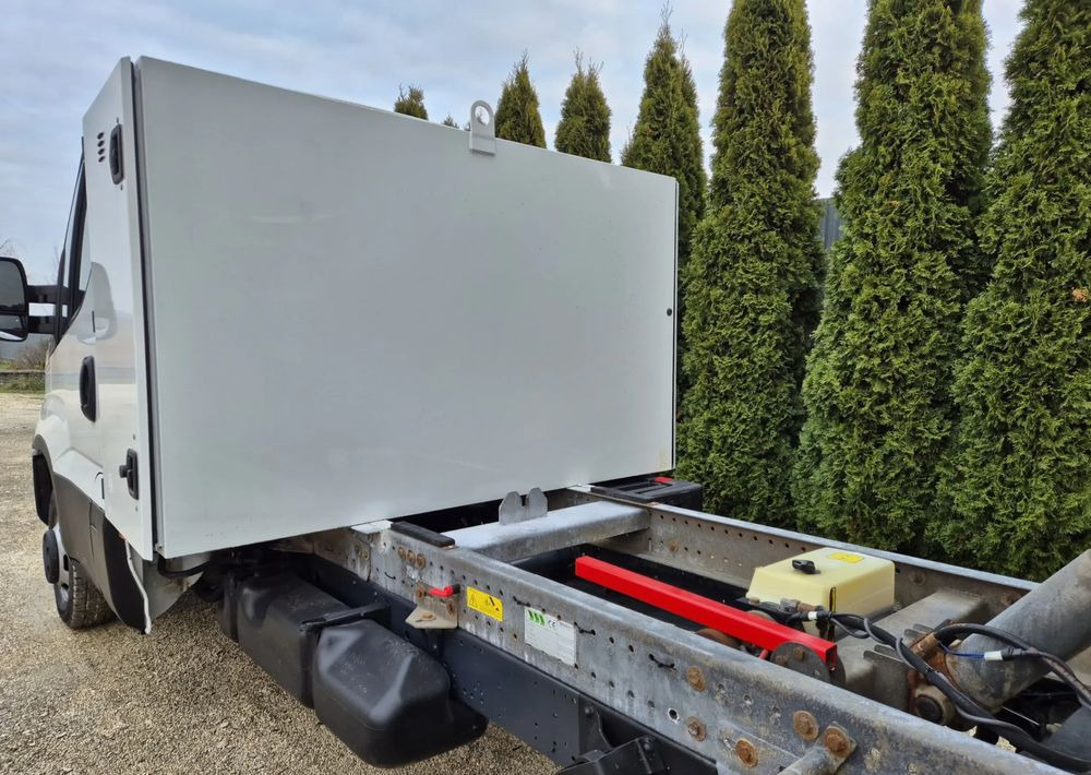 Iveco IVECO 35C17 3.0 170KM *HIMATIC* - Furgoneta basculante: foto 4 Iveco IVECO 35C17 3.0 170KM *HIMATIC* - Furgoneta basculante: foto 4