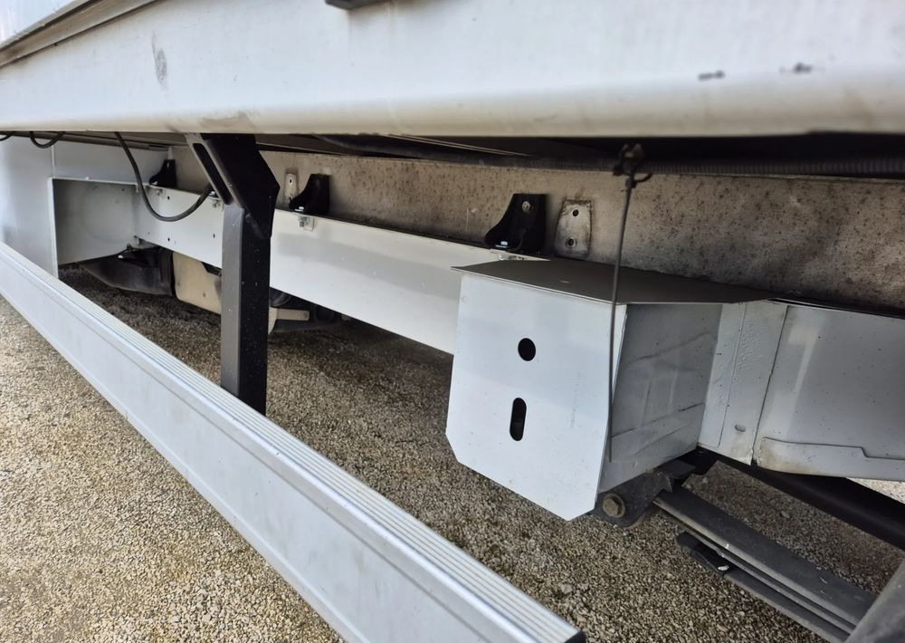 Renault 2.3 Plandeka Burto-Firanka 10 palet - Furgoneta caja abierta: foto 4 Renault 2.3 Plandeka Burto-Firanka 10 palet - Furgoneta caja abierta: foto 4