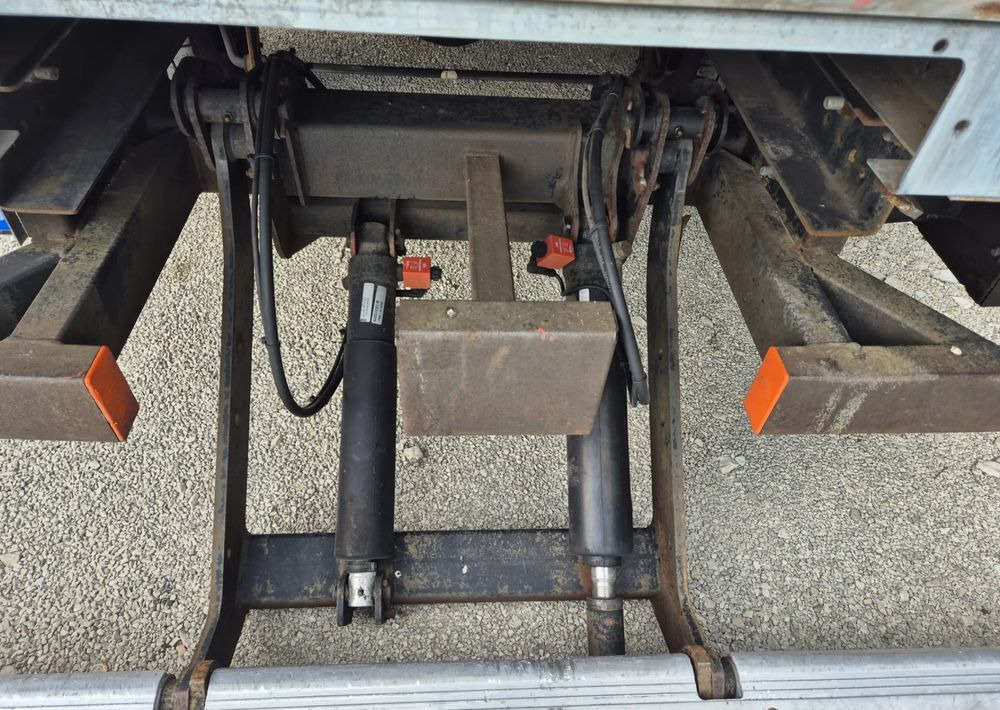 Winda Dhollandia 750kg Iveco , 2015 rok ,stan bdb! - Trampilla elevadora: foto 4 Winda Dhollandia 750kg Iveco , 2015 rok ,stan bdb! - Trampilla elevadora: foto 4