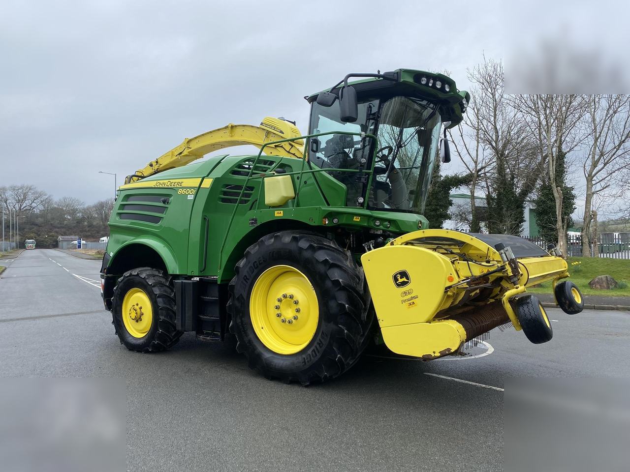 2020 JOHN DEERE 8600 - Cosechadora de forraje: foto 2 2020 JOHN DEERE 8600 - Cosechadora de forraje: foto 2