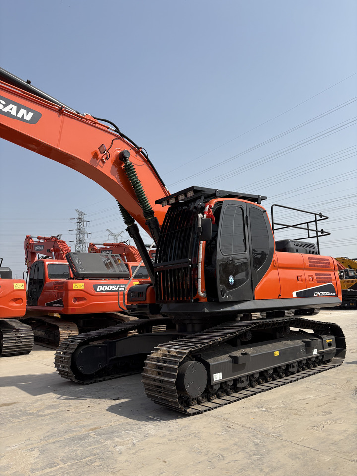 DOOSAN Dx300cl low work hours original excavator - Excavadora de cadenas: foto 2 DOOSAN Dx300cl low work hours original excavator - Excavadora de cadenas: foto 2