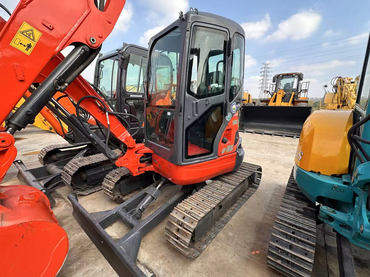 KUBOTA u35-5 japan brand mini excavator - Miniexcavadora: foto 1 KUBOTA u35-5 japan brand mini excavator - Miniexcavadora: foto 1