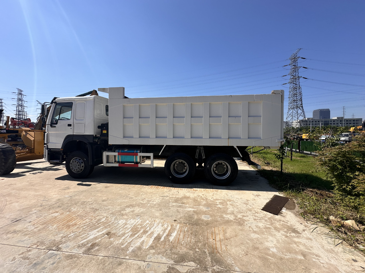 SINOTRUK howo 371 6x4 dump truck - Dúmper: foto 2 SINOTRUK howo 371 6x4 dump truck - Dúmper: foto 2