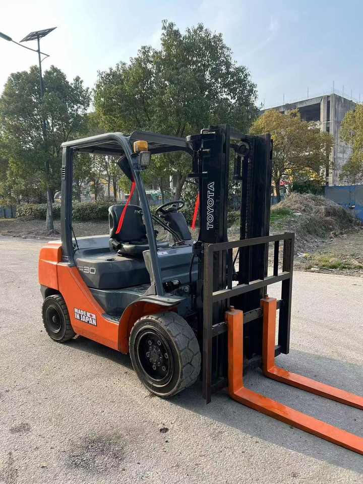 TOYOTA 3 ton 8F used japan brand diesel forklift - Carretilla elevadora diésel: foto 2 TOYOTA 3 ton 8F used japan brand diesel forklift - Carretilla elevadora diésel: foto 2