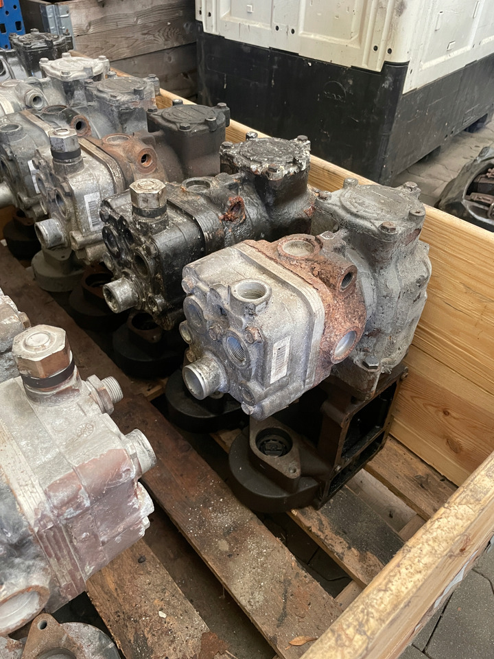 KOMPRESOR SPRĘŻARKA POWIETRZA MAN TGX TGS EURO 6 51540007146 - Compresor para Camión: foto 2 KOMPRESOR SPRĘŻARKA POWIETRZA MAN TGX TGS EURO 6 51540007146 - Compresor para Camión: foto 2